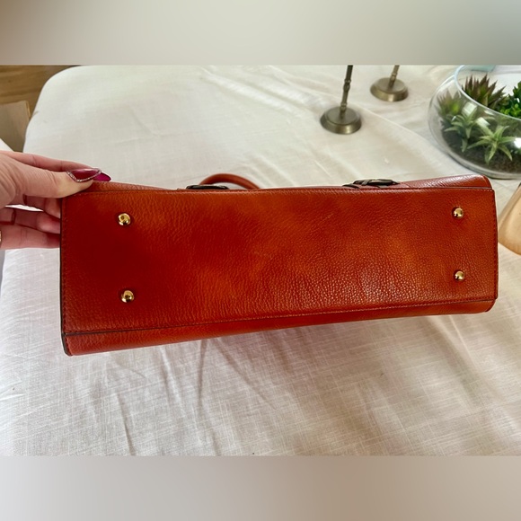 Cato Orange Tote with Gold Detailing - Picture 3 of 11